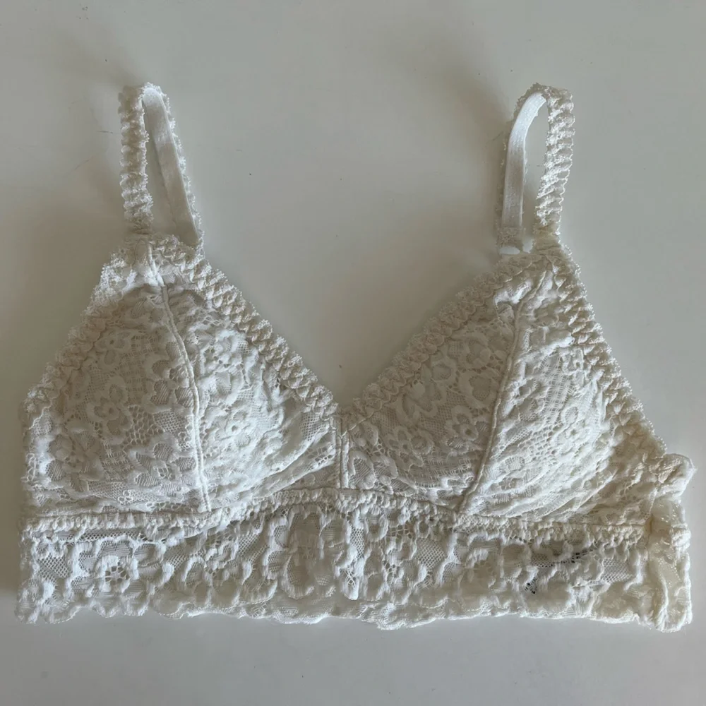 Lace Bralette Set of 4- Red, White, and Green - Picture 4 of 10